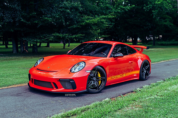 Фото дисков Strasse Wheels SV2 Deep Concave Monoblock Черный глянец на Porsche 911 VII