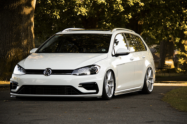 Фото дисков Rotiform FLG Серебро на Volkswagen Golf VII