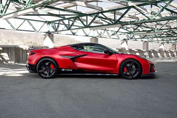 Фото дисков MRR F23 Черный глянец на Chevrolet Corvette C8
