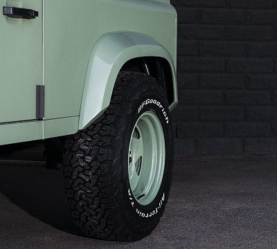 Фото дисков Kahn 1947 Heritage на Land Rover Defender I