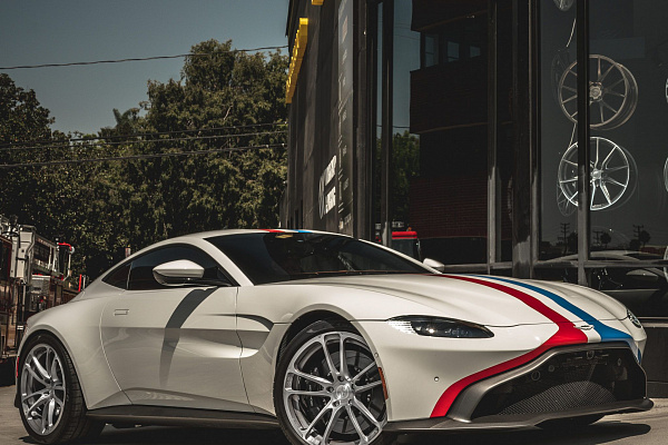 Фото дисков CEC C882 Глянцевый лак на Aston Martin Vantage 4