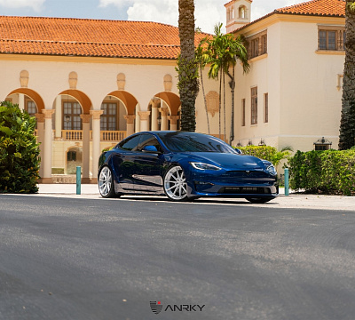 Фото дисков Anrky AN28 на Tesla Model S