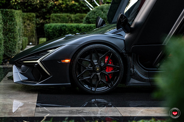 Фото дисков Vossen S21-08 Черный глянец на Lamborghini Revuelto
