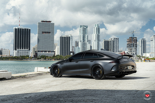 Фото дисков Vossen S17-13 Черный глянец на Mercedes-Benz AMG GT I