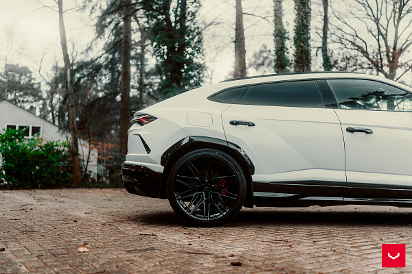 Фото дисков Vossen HF-7 Черный глянец на Lamborghini Urus