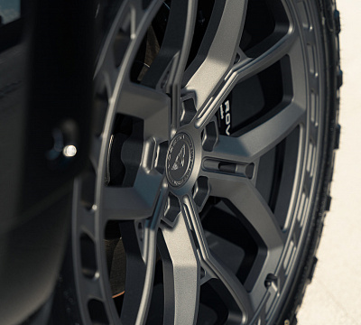 Фото дисков Vossen UV-X на Land Rover Defender II