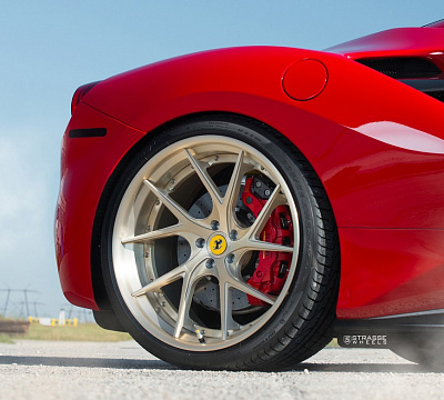 Фото дисков Strasse Wheels SM5RT Deep Concave FS на Ferrari 488