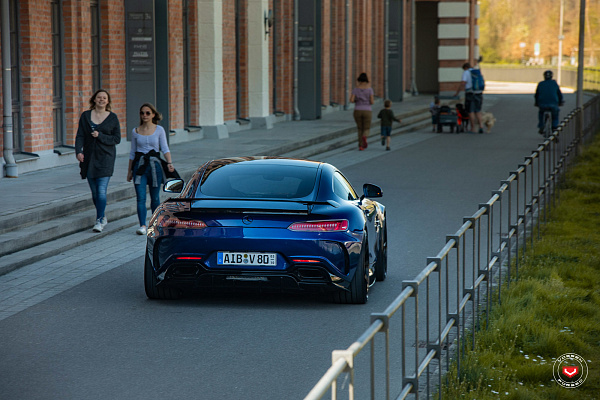 Фото дисков Vossen M-X2 Черный глянец на Mercedes-Benz AMG GT I