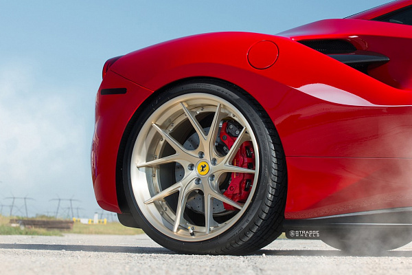Фото дисков Strasse Wheels SM5RT Deep Concave FS Сатиновая шампань на Ferrari 488
