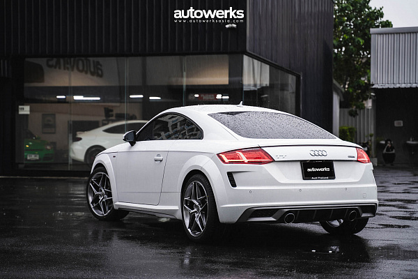 Фото дисков HRE FF11 Глянцевый графит на Audi TT (8S)