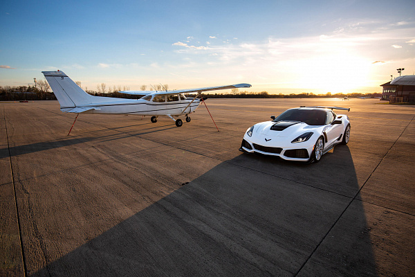 Фото дисков HRE P200 Сатиновый лак на Chevrolet Corvette C7