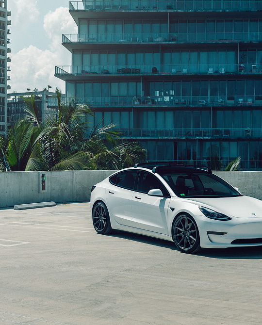 Фото дисков HF-3 Сатиновый графит на Tesla Model 3
