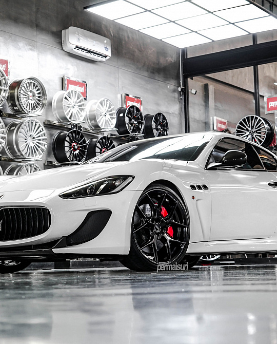 Фото дисков HF-5 Черный глянец на Maserati GranTurismo I