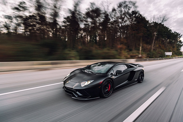 Фото дисков Brixton Forged TR05 Черный глянец на Lamborghini Aventador