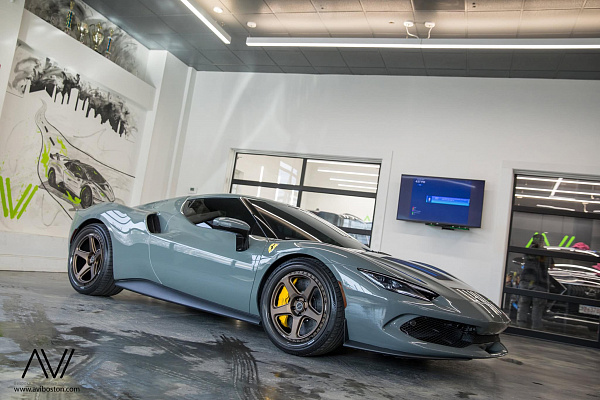 Фото дисков Brixton Forged TR05 Сатиновая бронза на Ferrari 296