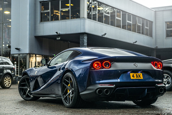 Фото дисков Kahn Type 52 Черный сатин на Ferrari 812