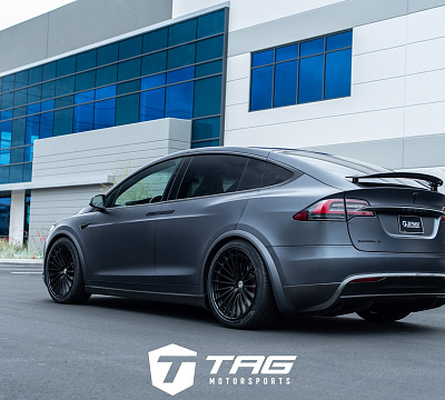 Фото дисков HRE S209H на Tesla Model X