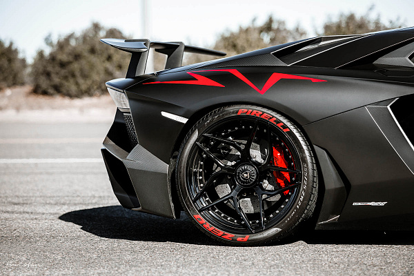 Фото дисков Brixton Forged PF5 Черный глянец на Lamborghini Aventador