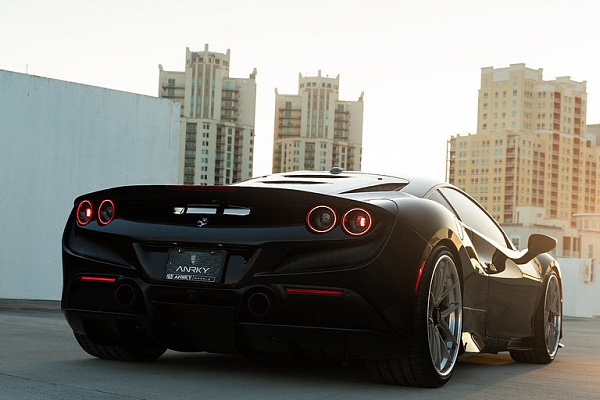 Фото дисков Anrky XR-301 Сатиновое золото на Ferrari F8