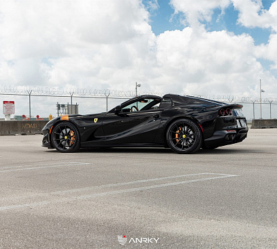 Фото дисков Anrky AN12 на Ferrari 812