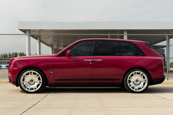Фото дисков Anrky RF-177 Полированный лак на Rolls-Royce Cullinan