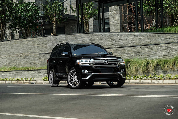 Фото дисков Vossen M-X3 Глянцевый лак на Toyota Land Cruiser 200