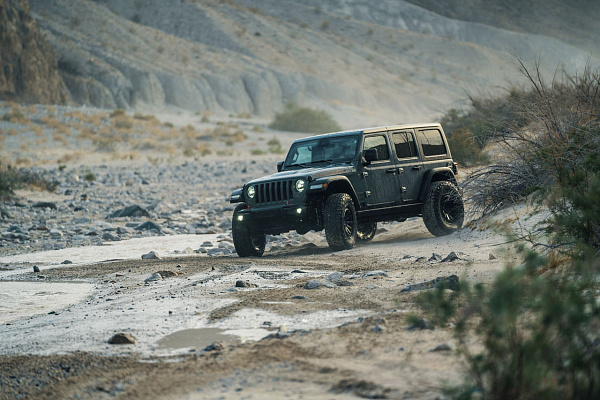 Фото дисков Black Rhino RAID Черный сатин на Jeep Wrangler III (JK)
