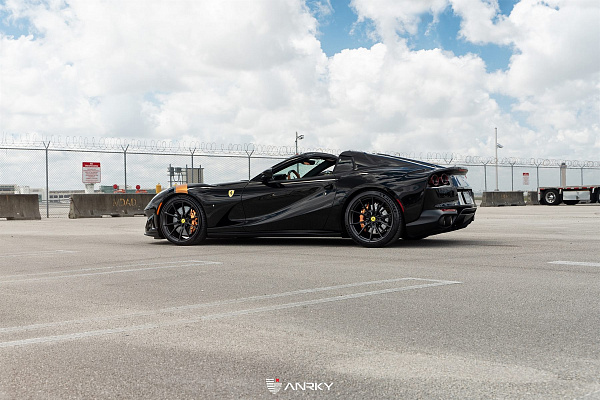 Фото дисков Anrky AN12 Черный сатин на Ferrari 812