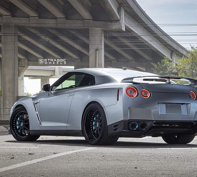 Фото дисков Strasse Wheels R10 Signature на Nissan GT-R
