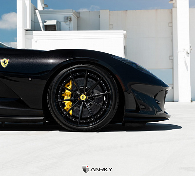 Фото дисков Anrky AN38 на Ferrari 812