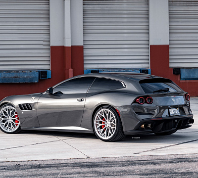 Фото дисков Strasse Wheels SV20M Deep Concave Duoblock на Ferrari GTC4Lusso