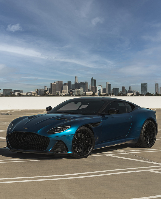 Фото дисков C26 Черный глянец на Aston Martin DBS 3