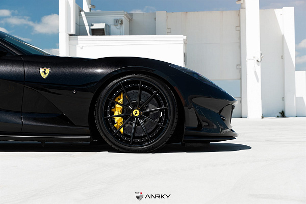 Фото дисков Anrky AN38 Черный сатин на Ferrari 812