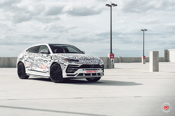 Фото дисков Vossen S17-01 Черный глянец на Lamborghini Urus