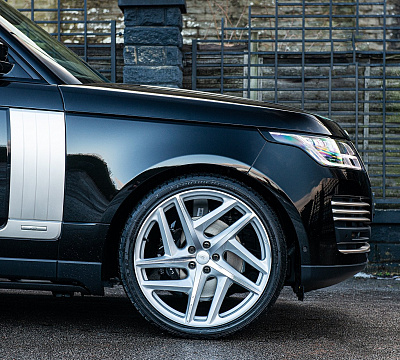 Фото дисков Kahn Type 52 RS на Range Rover IV