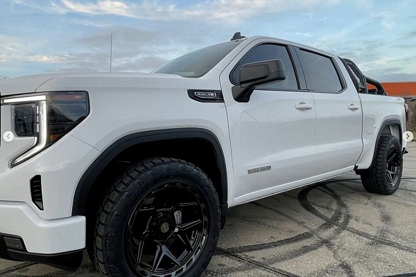 Фото дисков 4PLAY 4P55 Черный глянец на GMC Sierra IV