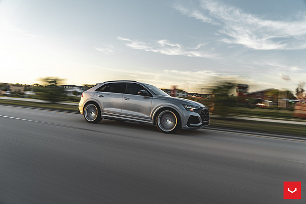 Фото дисков Vossen HF-7 Серебро на Audi Q8