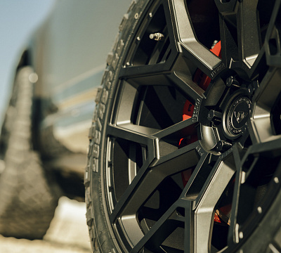 Фото дисков Vossen UV-4 на Land Rover Defender II