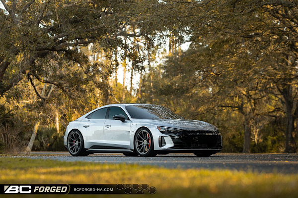 Фото дисков BC Forged RZ10 Матовый графит на Audi E-tron GT
