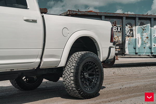 Фото дисков Vossen HFX-1 (8-Lug) Черный сатин на Ram 1500 V