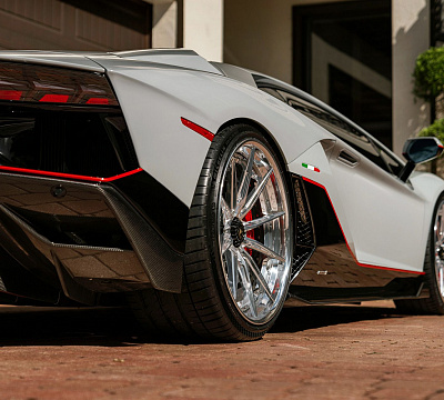 Фото дисков 1886 Wheels G010 на Lamborghini Aventador
