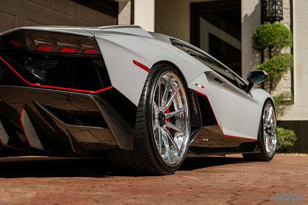 Фото дисков 1886 Wheels G010 Полированный лак на Lamborghini Aventador