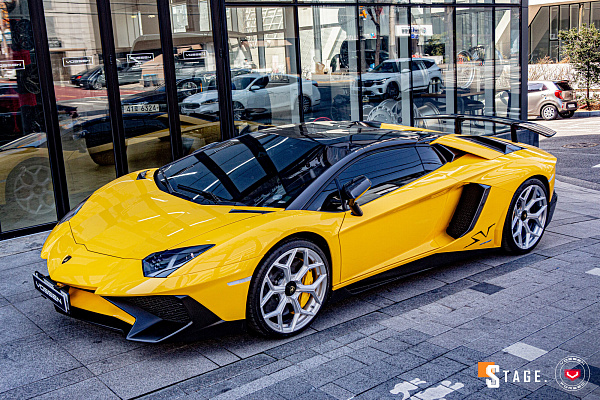 Фото дисков NOVITEC NL4 Глянцевый лак на Lamborghini Aventador