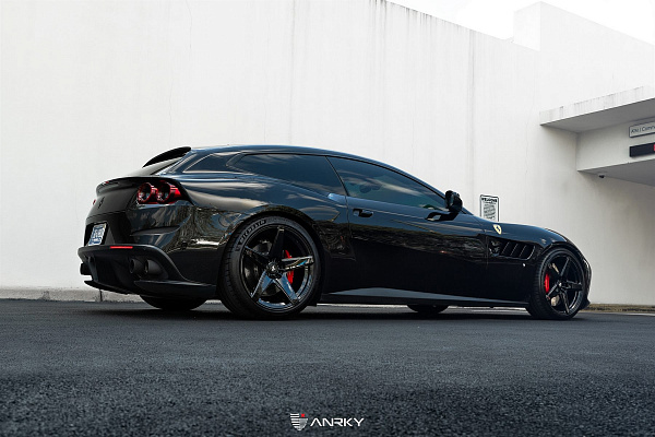 Фото дисков Anrky RS5.1 Черный глянец на Ferrari GTC4Lusso