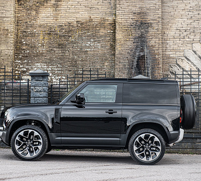 Фото дисков Kahn Type 60 RS2 на Land Rover Defender II