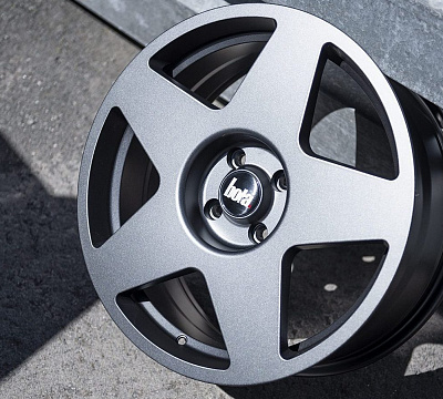 Bola B10