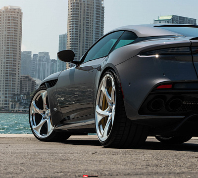 Фото дисков HRE 522M на Aston Martin DBS 3