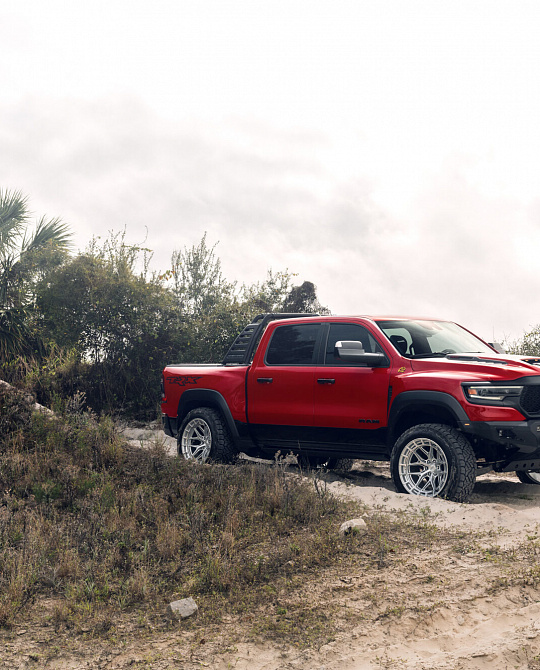 Фото дисков HFX-1 (6-Lug) Серебро на Ram 1500 V