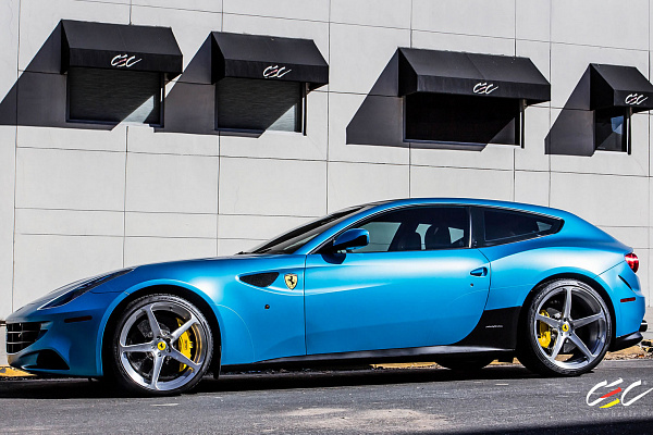 Фото дисков CEC C884 Глянцевый лак на Ferrari FF