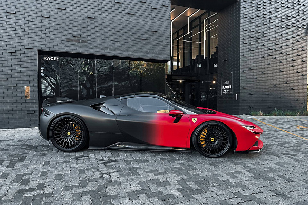 Фото дисков Brixton Forged TR20 Черный сатин на Ferrari SF90